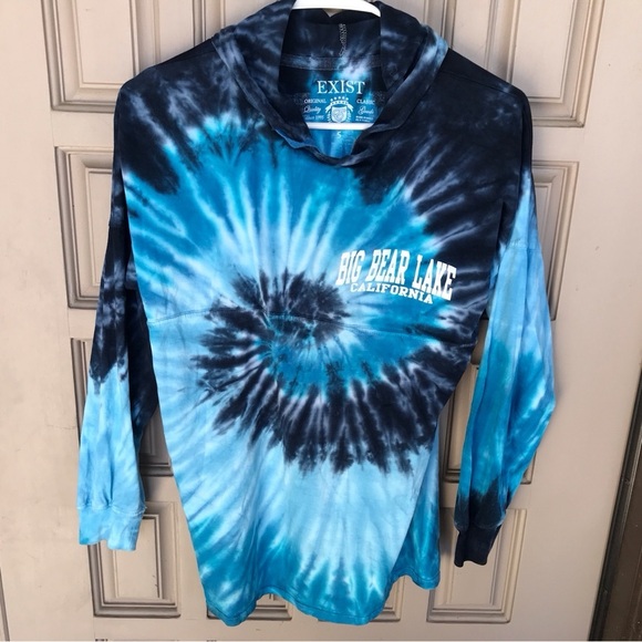 Big bear, lake hoodie, blue tie-dye, light weight, long sleeves nice - Picture 4 of 8